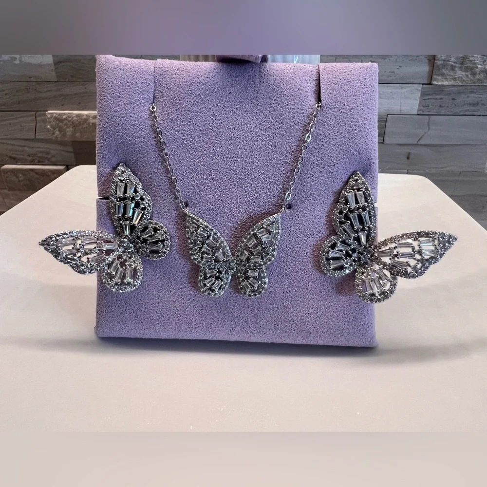 💎 NEW 14K Gold plated Diamond Butterfly 🦋 Earrings & Necklace Set